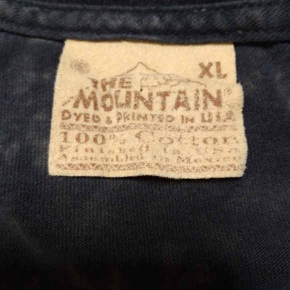 Rare* VINTAGE The Mountain Cute husky paw prints Shirt Sz XL - Picture 4 of 7